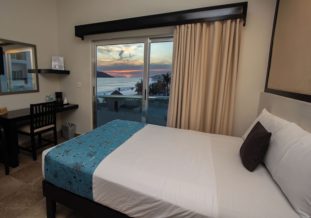Standard Room, Ocean View - Photo 2