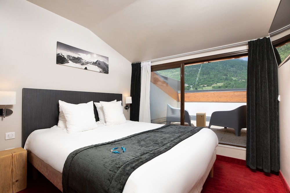 Junior Suite, Resort View - Photo 3