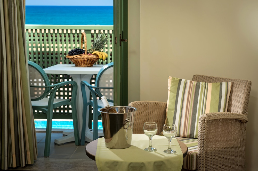 Standard Room, Partial Sea View photo 2