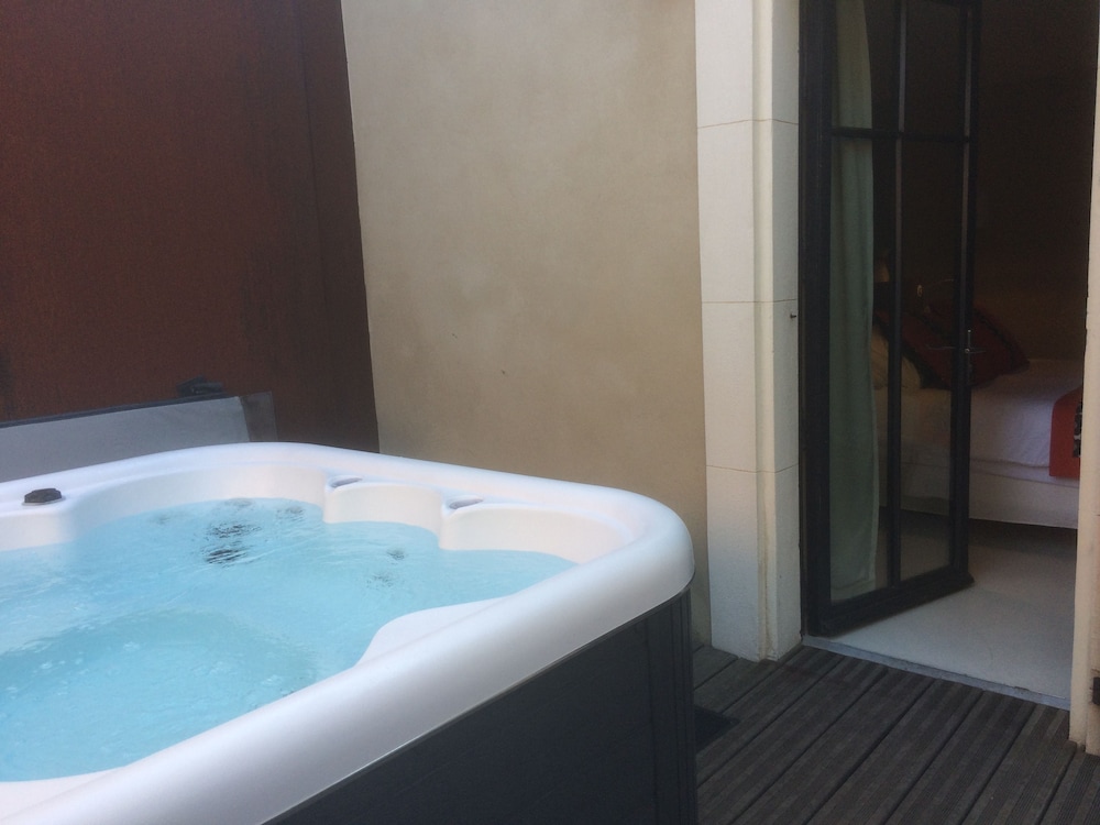Junior Suite (Jacuzzi) photo 3