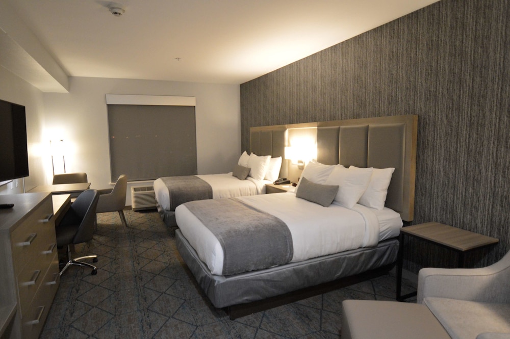 Standard Room, 2 Queen Beds, Non Smoking, Kitchenette (Shower Only) - Photo 1