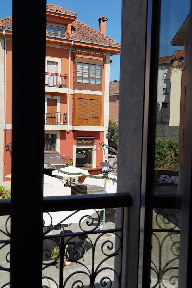 Deluxe Suite, Balcony, City View photo 2