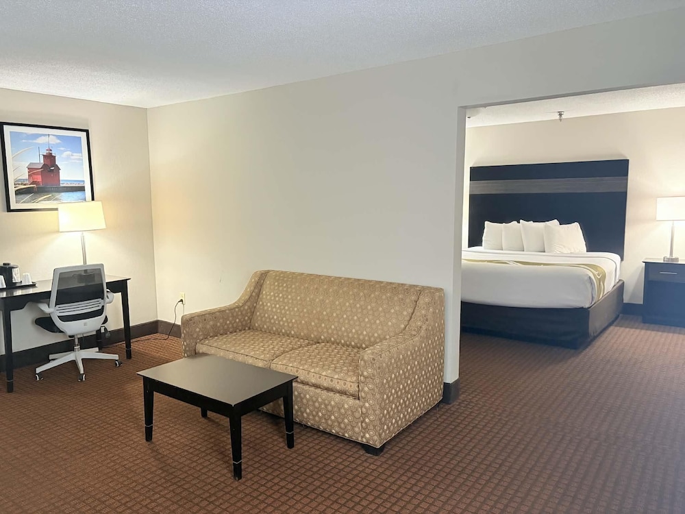 Suite, 1 King Bed, Non Smoking - Photo 1