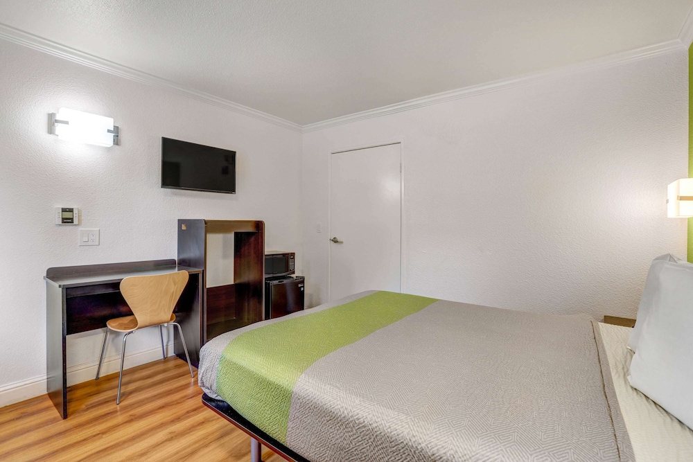 Standard Room, 1 Queen Bed, Smoking