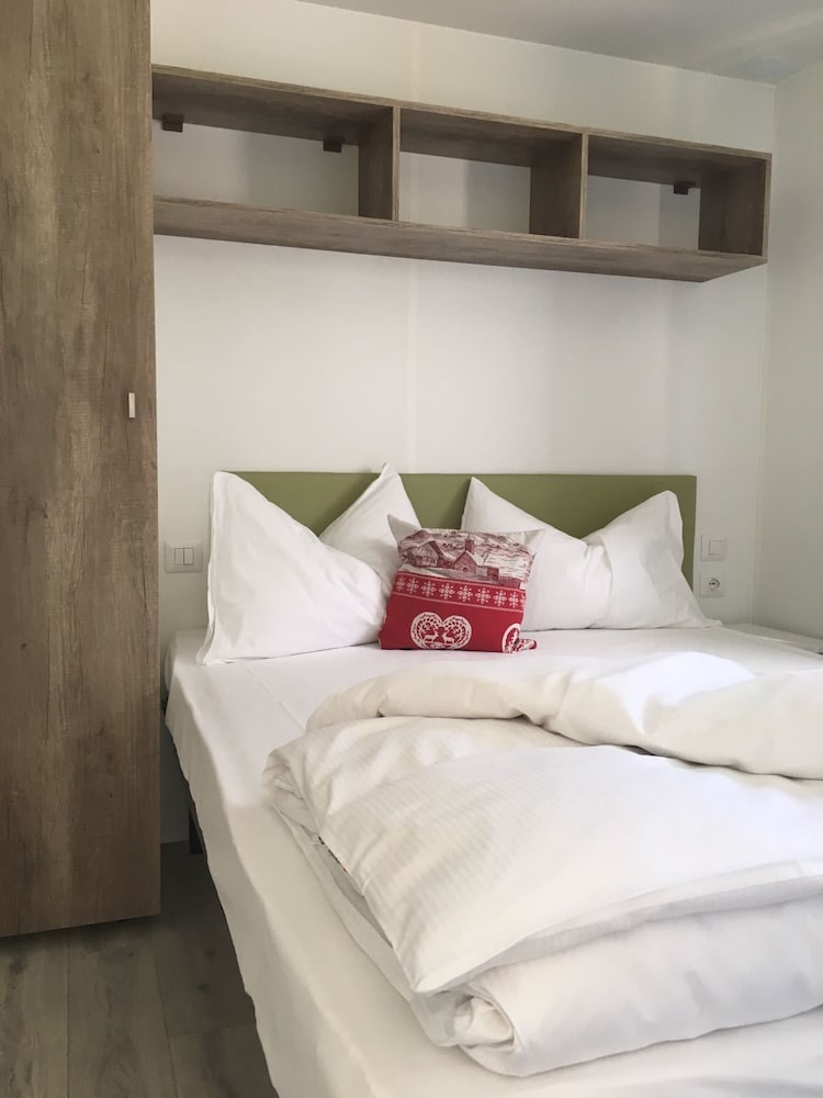 Design Mobile Home, 2 Bedrooms, Kitchenette, Courtyard View photo 1