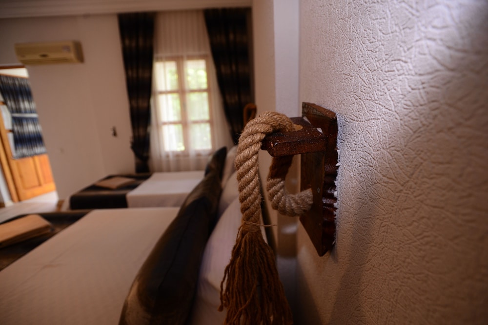 Triple Room, 1 Bedroom, Smoking, Mountain View photo 1