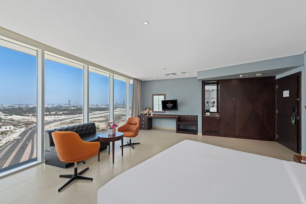 Premium Room, 1 King Bed (Skyline View) photo 3