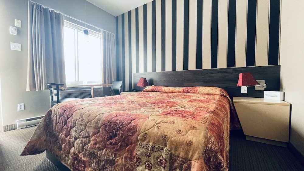 Premium Room, 1 Queen Bed, Non Smoking photo 2