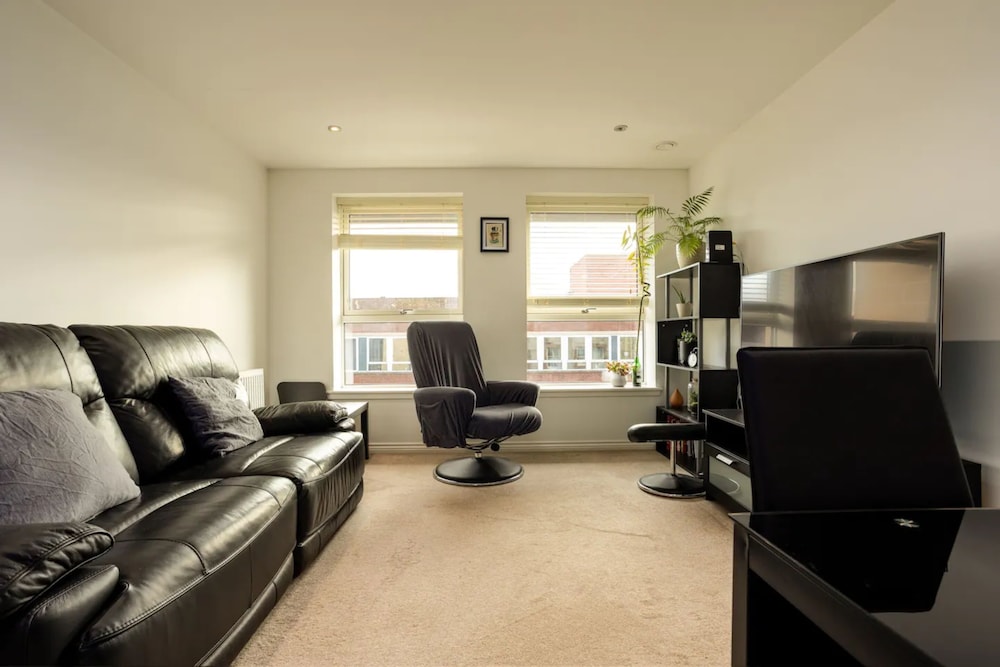 Basic Apartment, Multiple Beds