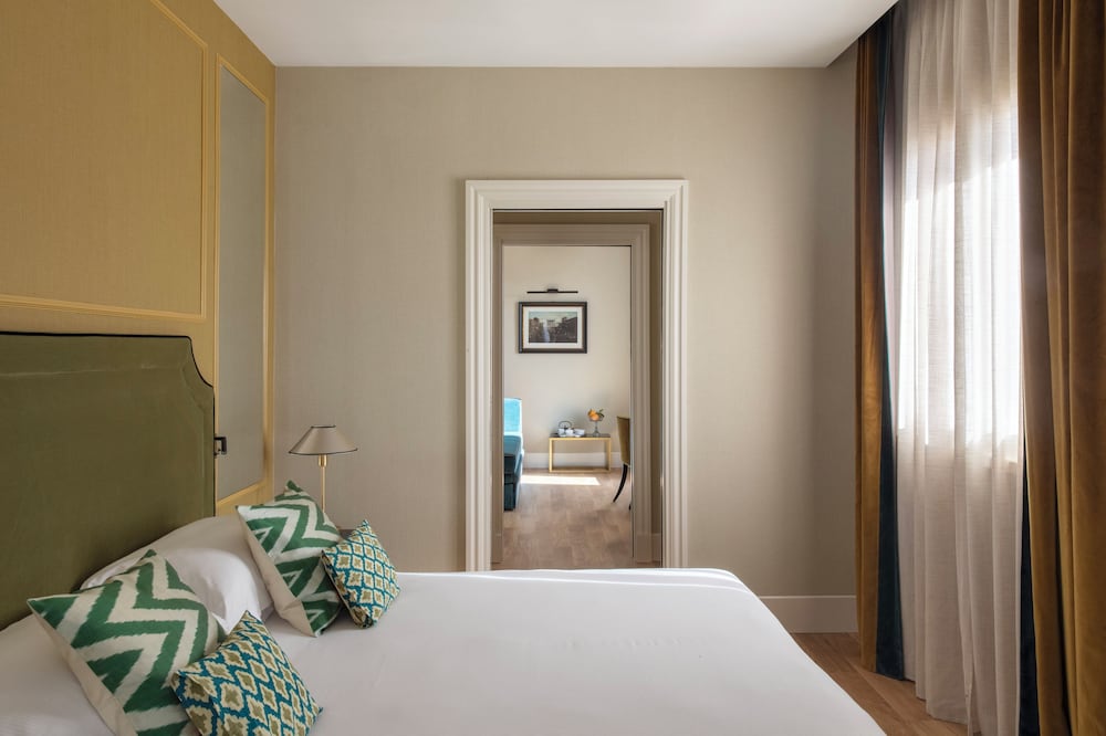 Executive Suite, Balcony, City View photo 2