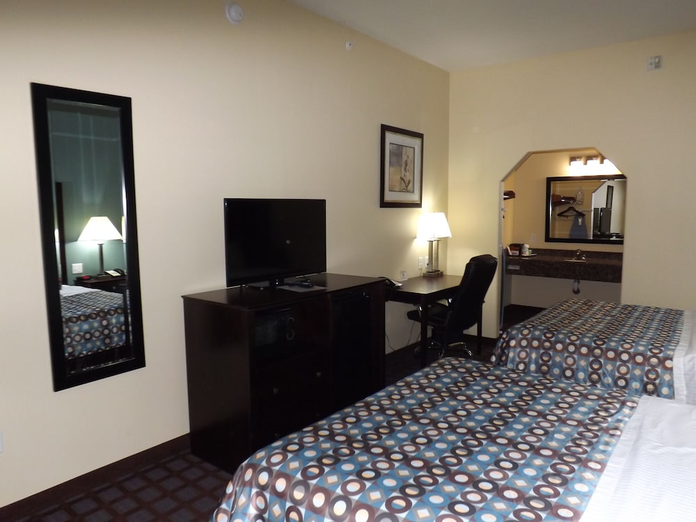 Standard Room, 2 Queen Beds, Non Smoking photo 2