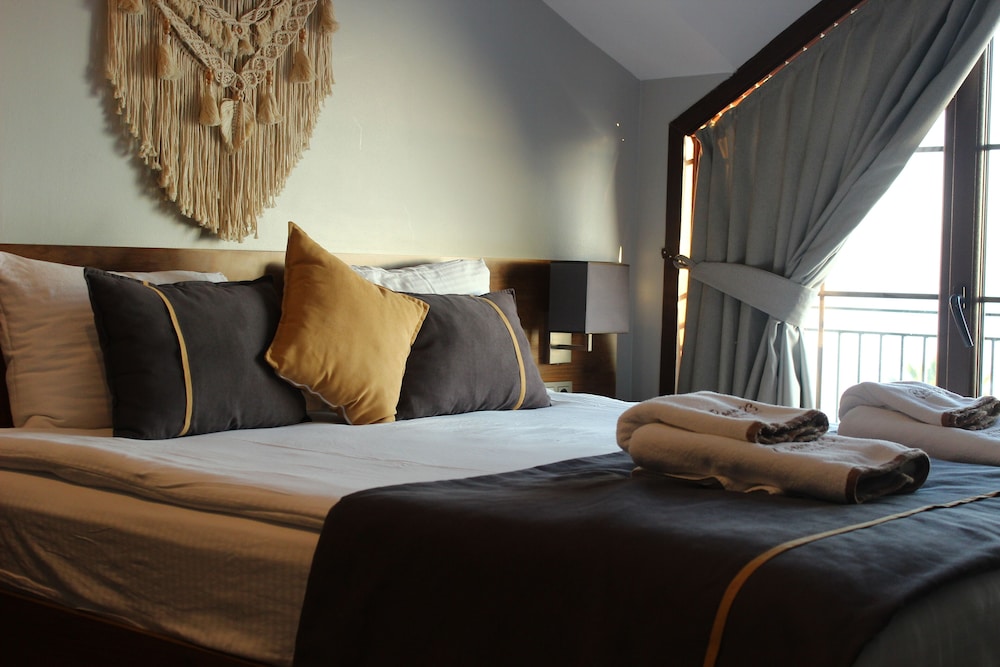 Deluxe Room, Sea View - Photo 1