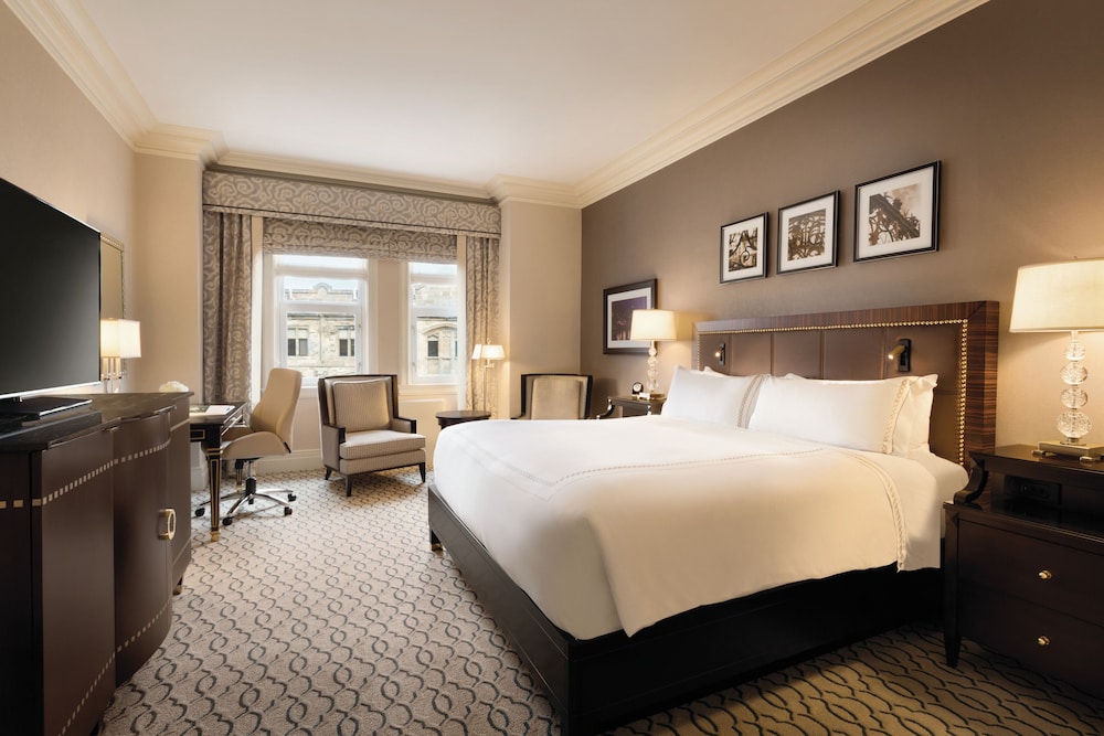 Fairmont Gold, Room, 1 King Bed - Photo 1