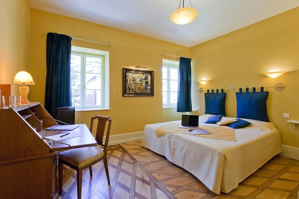Standard Room, 2 Twin Beds photo 2