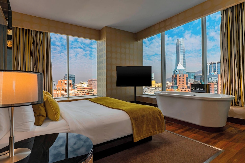 Penthouse, 1 King Bed, Corner - Photo 1