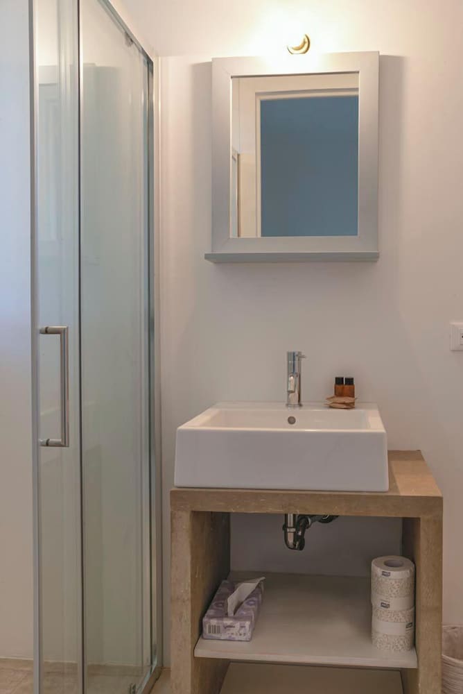 Comfort Room photo 2