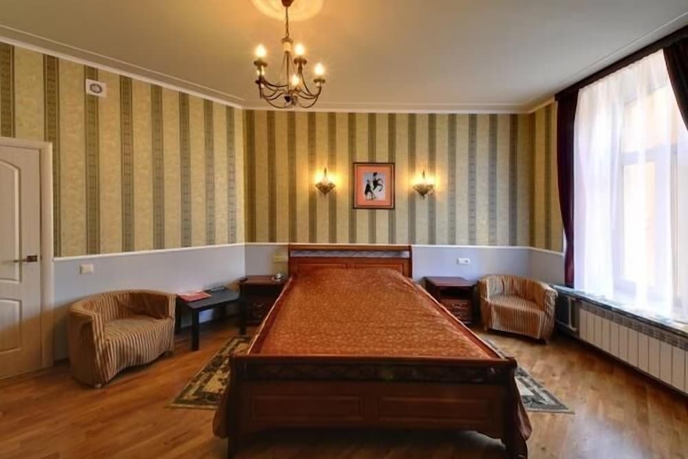 Room (Lux)