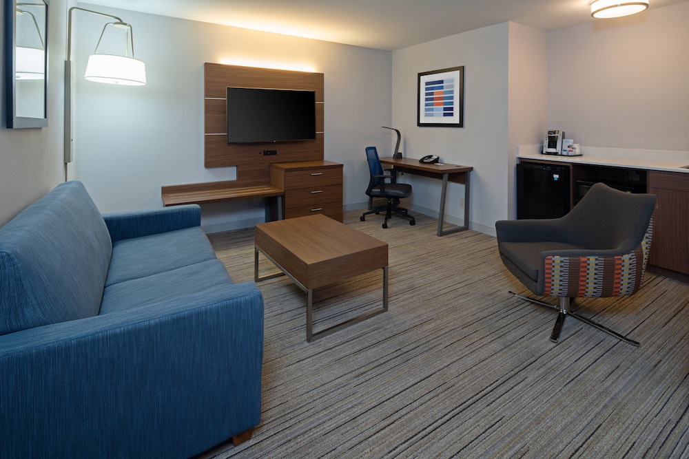 Suite, 1 Bedroom - Photo 6