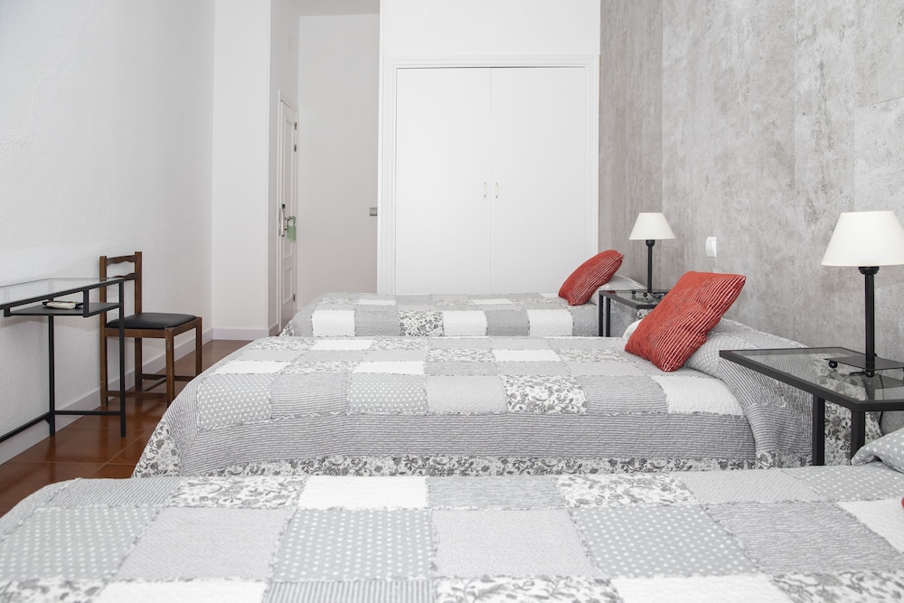Triple Room thumbnail 5