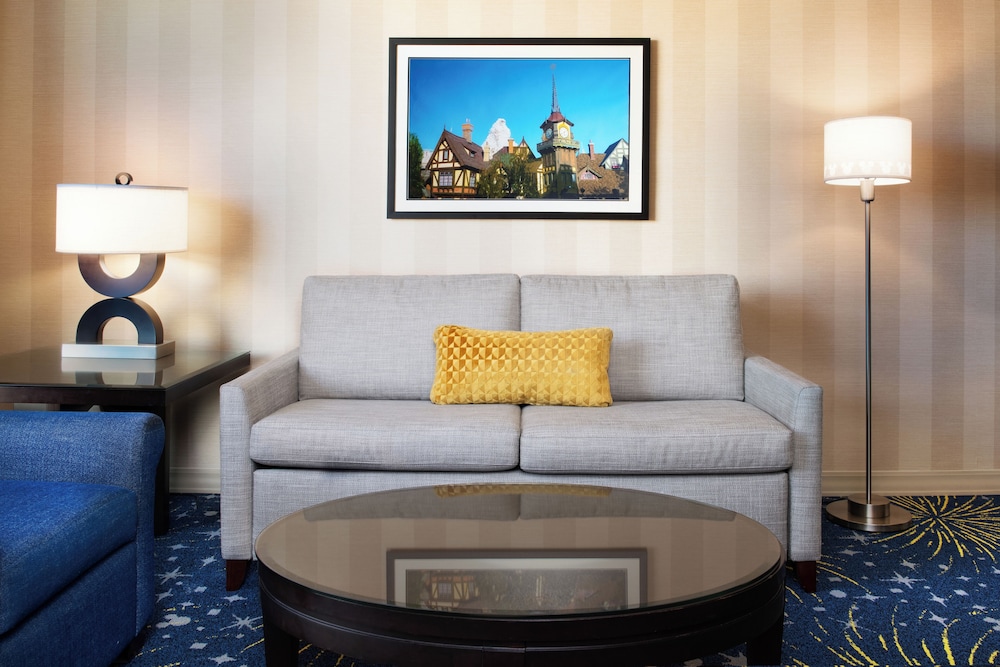 1 Bedroom Junior Suite - Sleeps 5 - Photo 1