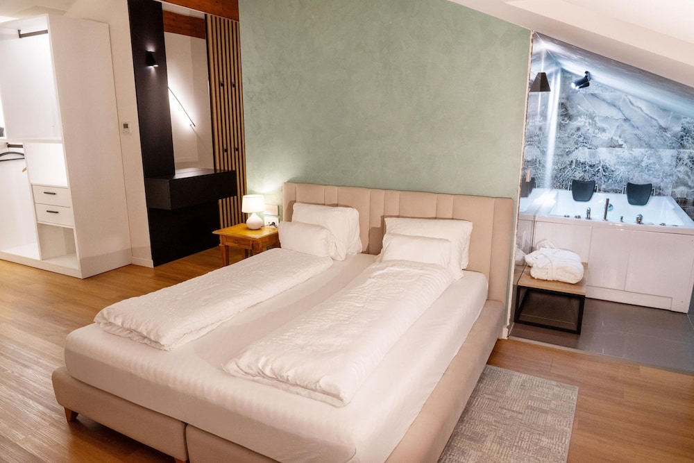 Signature Studio Suite photo 2