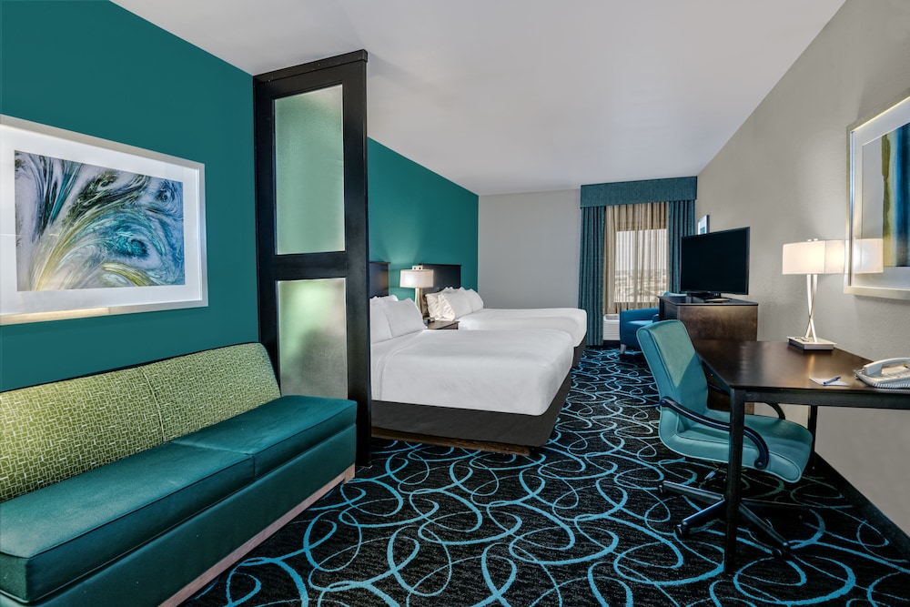 Standard Room, 2 Queen Beds - Photo 4