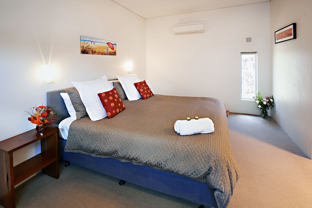 Premium Cottage, 1 King Bed, Accessible, Harbor View (York) photo 3