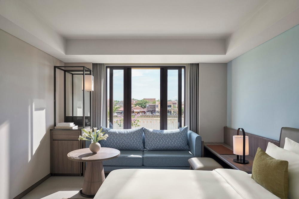 Deluxe Room, 1 King Bed, River View - Photo 2