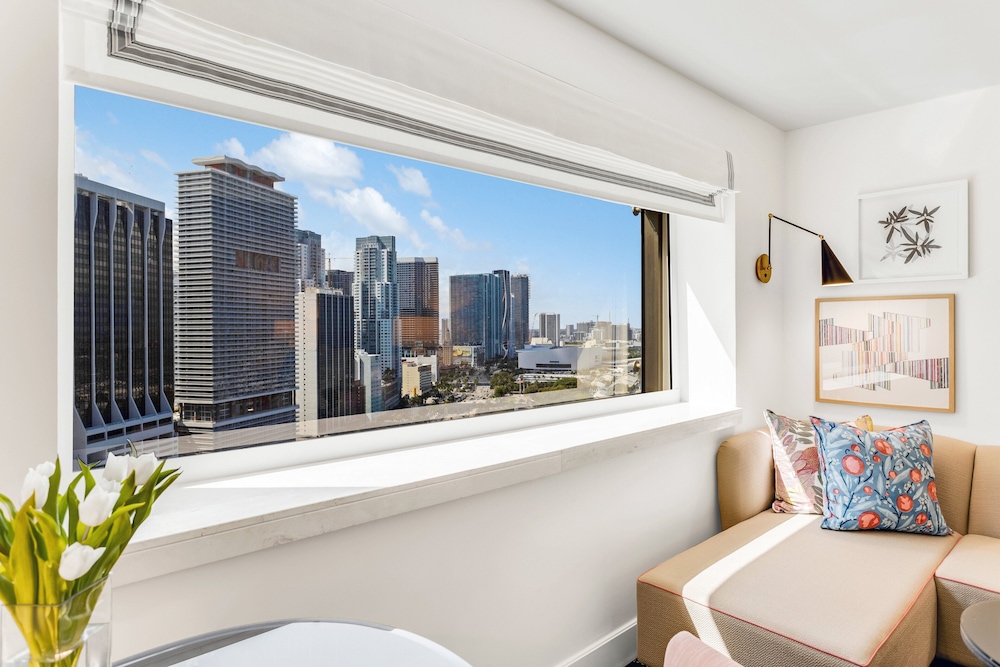 Classic Room, 1 King Bed (Skyline View)