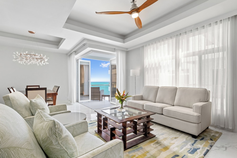 Luxury Condo, 3 Bedrooms, Ocean View photo 1