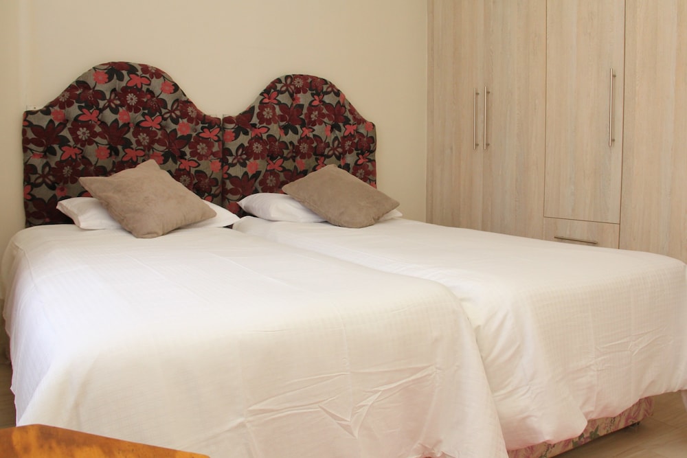 Family Apartment, Multiple Beds, Non Smoking, Garden View photo 3