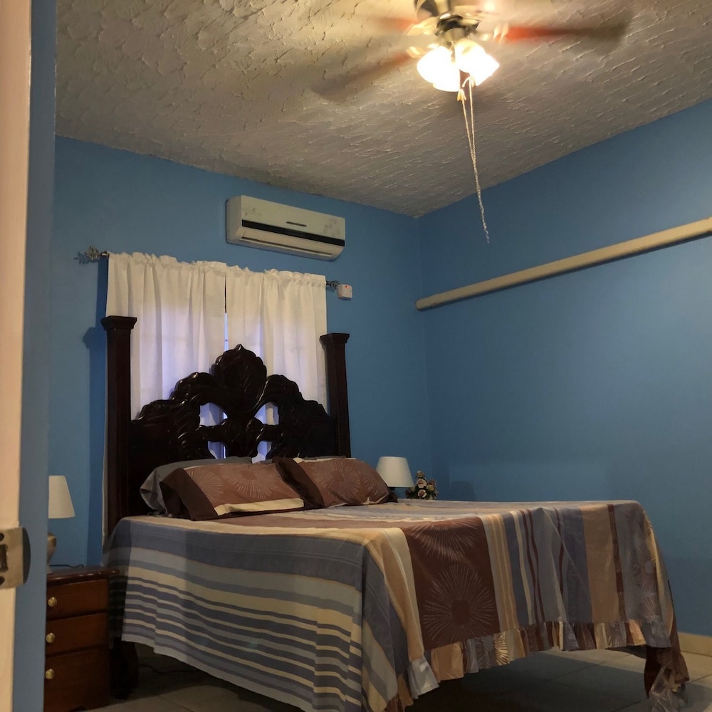 Comfort Condo, 1 Queen Bed, Kitchen photo 1
