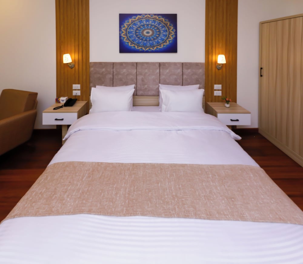 Deluxe Double Room (Pyramids View) - Photo 9