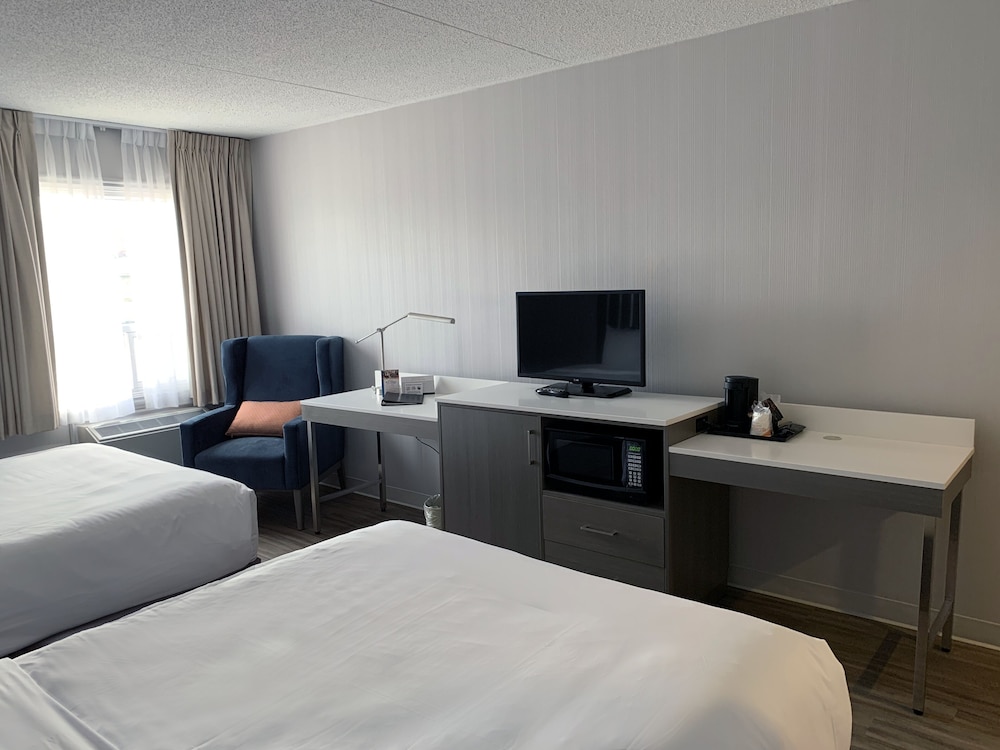 Premium Room, 2 Queen Beds, Non Smoking photo 3