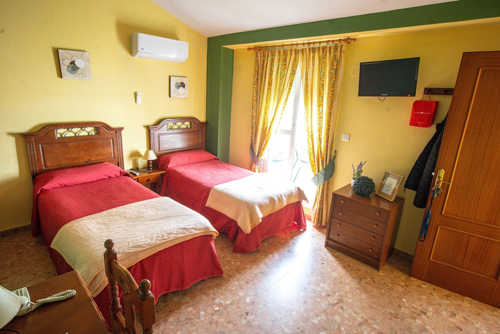 Double Room - Photo 12