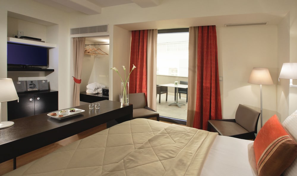 Basic Suite (Acropolis View)