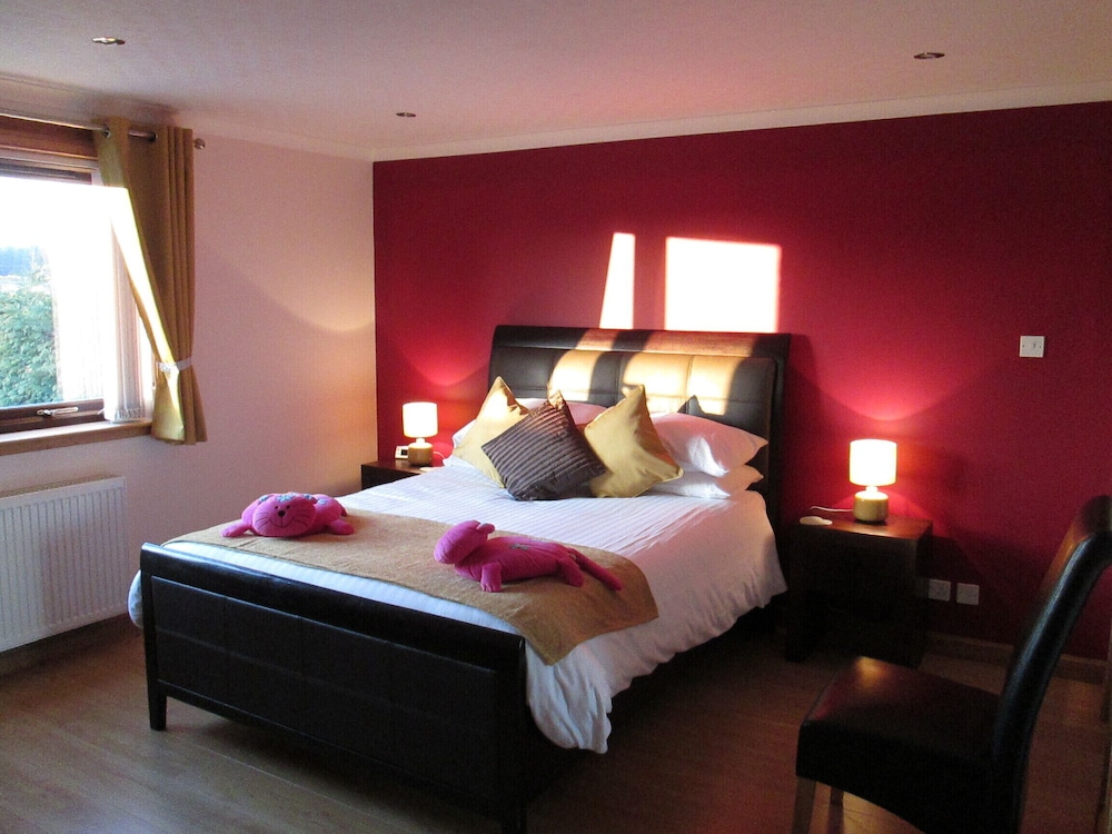 Superior Double Room, Ensuite, Garden View (Bedroom 2 KS)