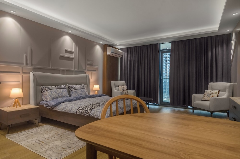Elite Studio, 1 Queen Bed, Partial Sea View photo 1