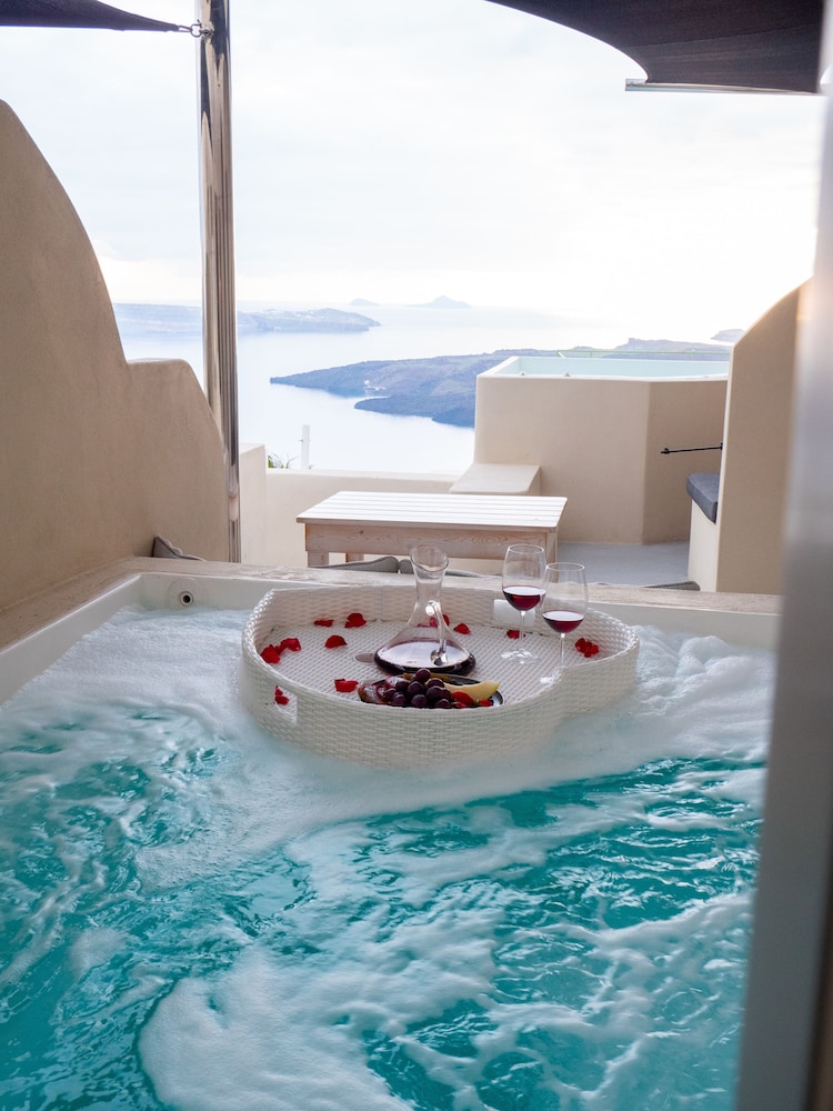 Cave Suite, Caldera View, Outdoor Hot Tub - Photo 13