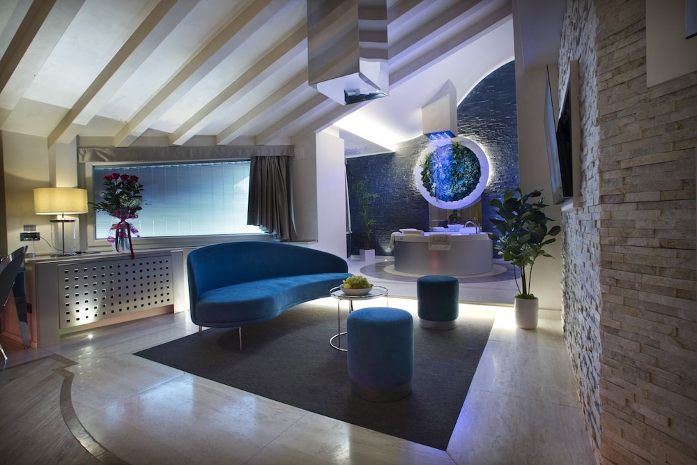 Suite Regal - Photo 3