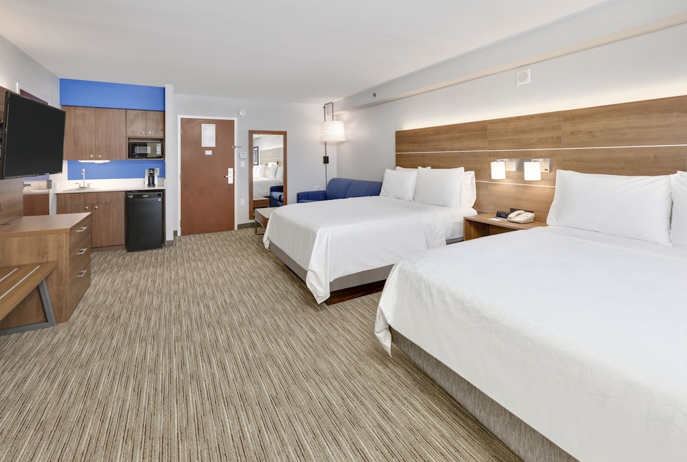 Suite, 2 Double Beds - Photo 4