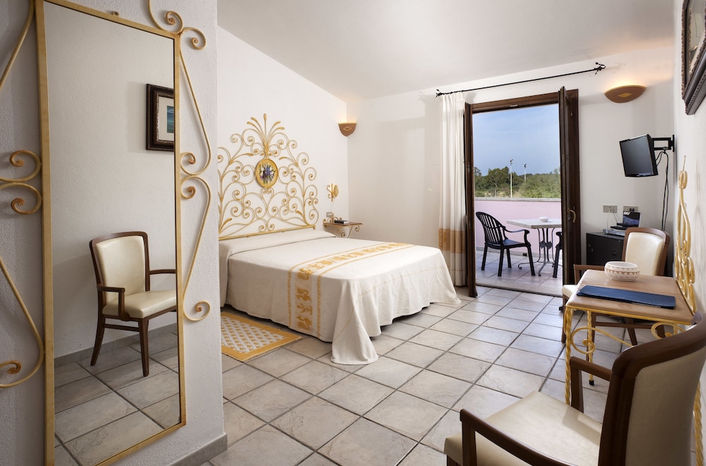 Deluxe Room - Photo 3