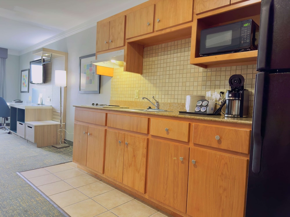 Standard Room, 2 Queen Beds, Non Smoking, Kitchen (Full Kitchen) - Photo 9