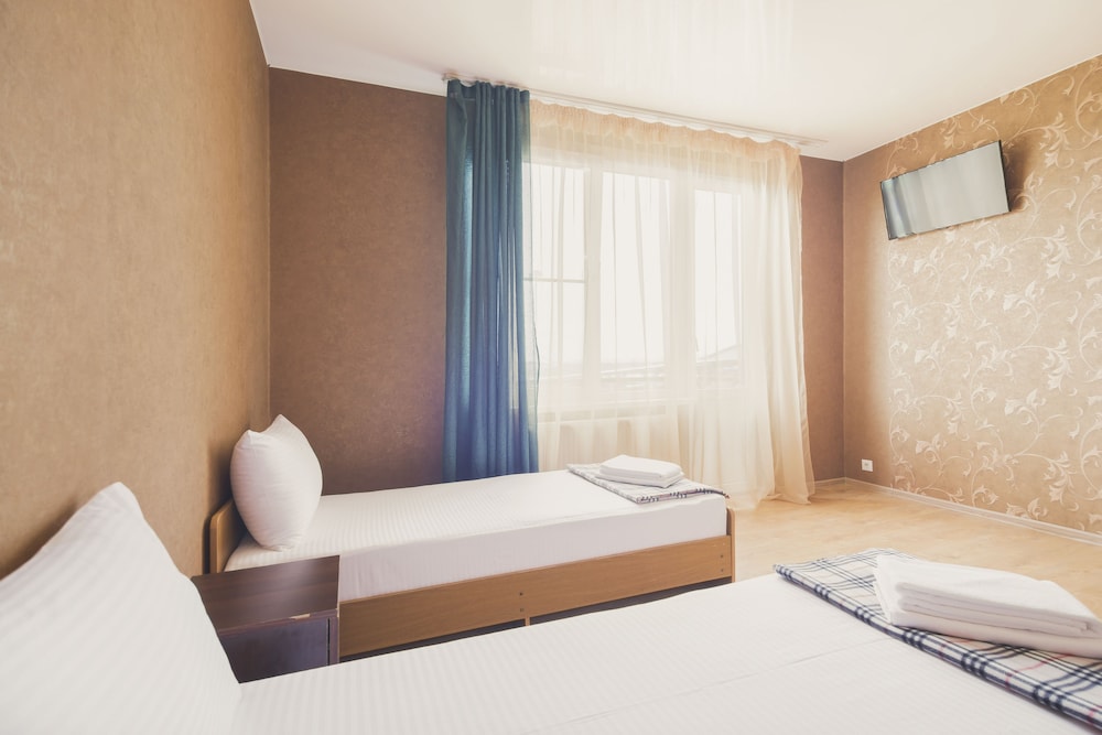 Standard Triple Room, 3 Twin Beds, Balcony photo 3