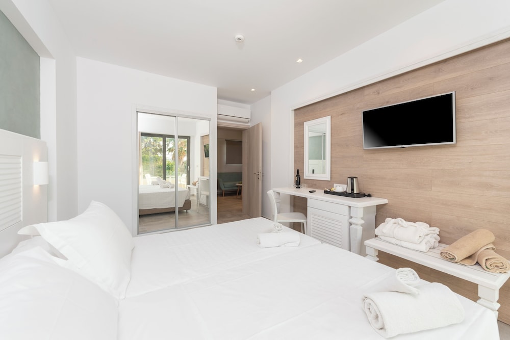 Deluxe Suite photo 2
