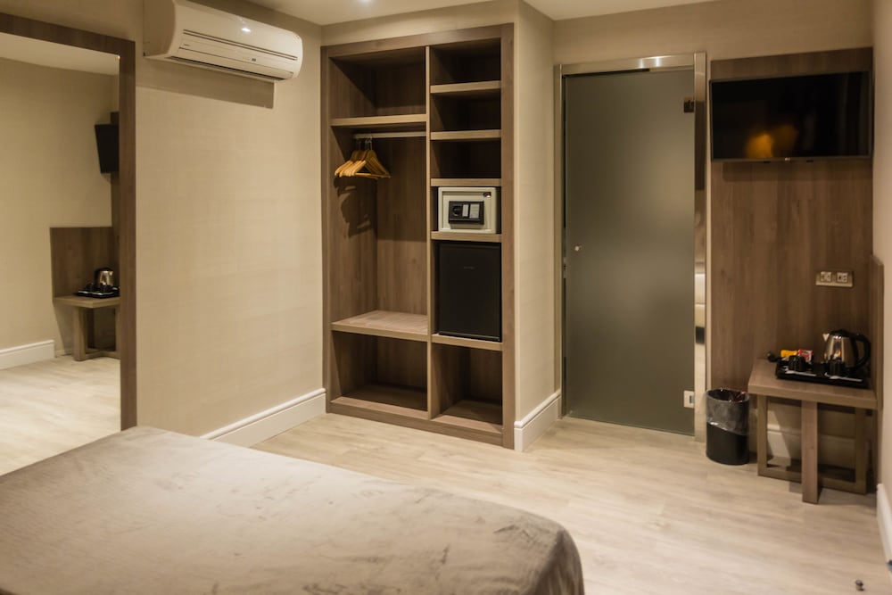 Superior Double Room Single Use (Interior) photo 3