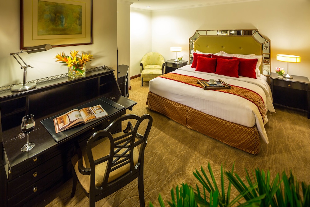 Three-Bedroom Suite - Photo 14