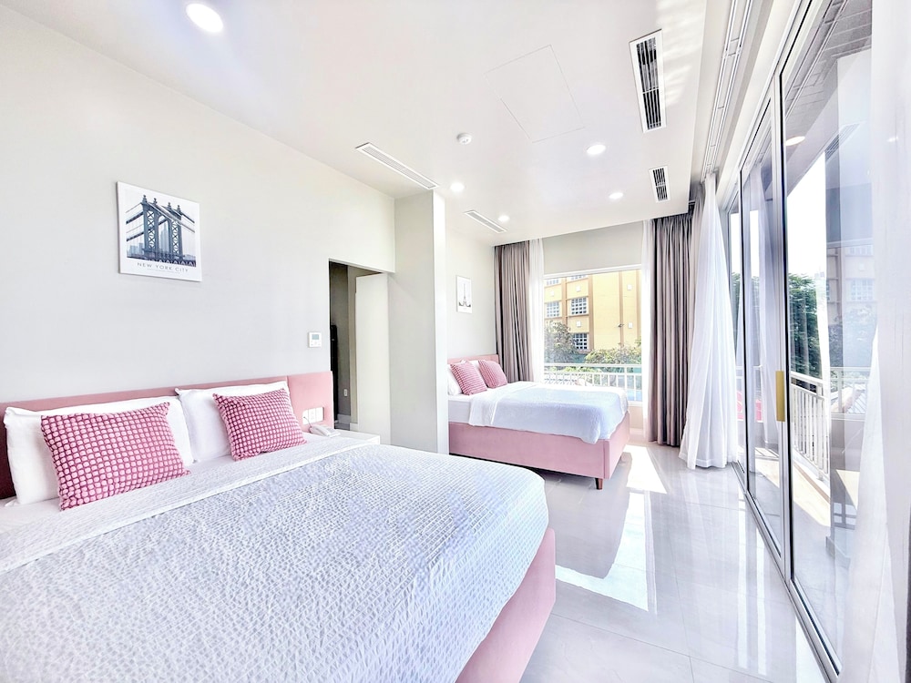 Deluxe Queen Suite
