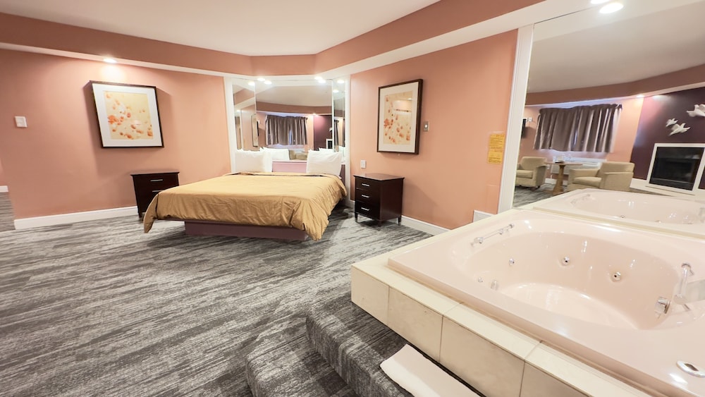 Honeymoon Suite with Hot Tub & Fireplace - Photo 2