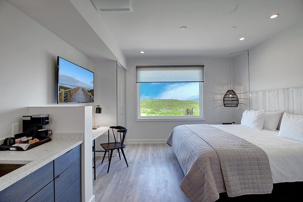 Standard Room, 1 King Bed photo 1